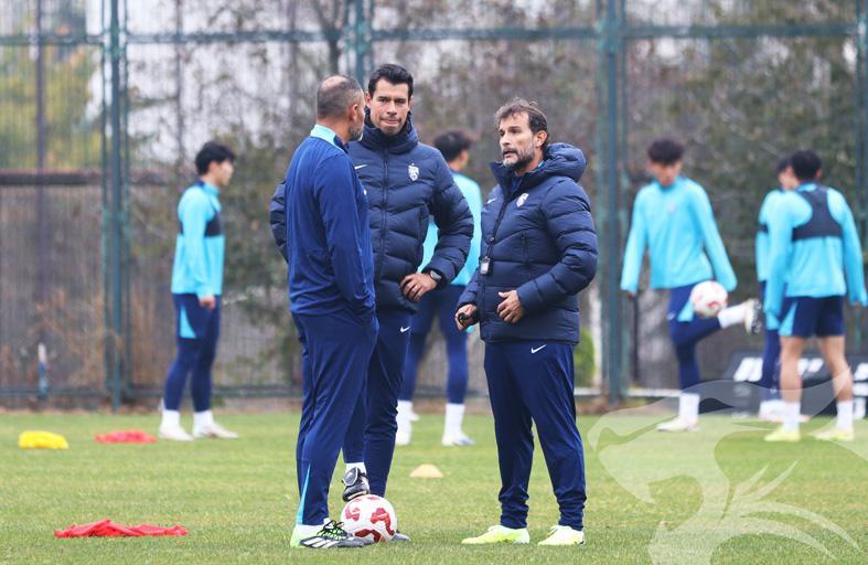 开云下载-三镇主帅打造三叉戟！两大神锋共480万欧，小将破门 2-2平海港B队